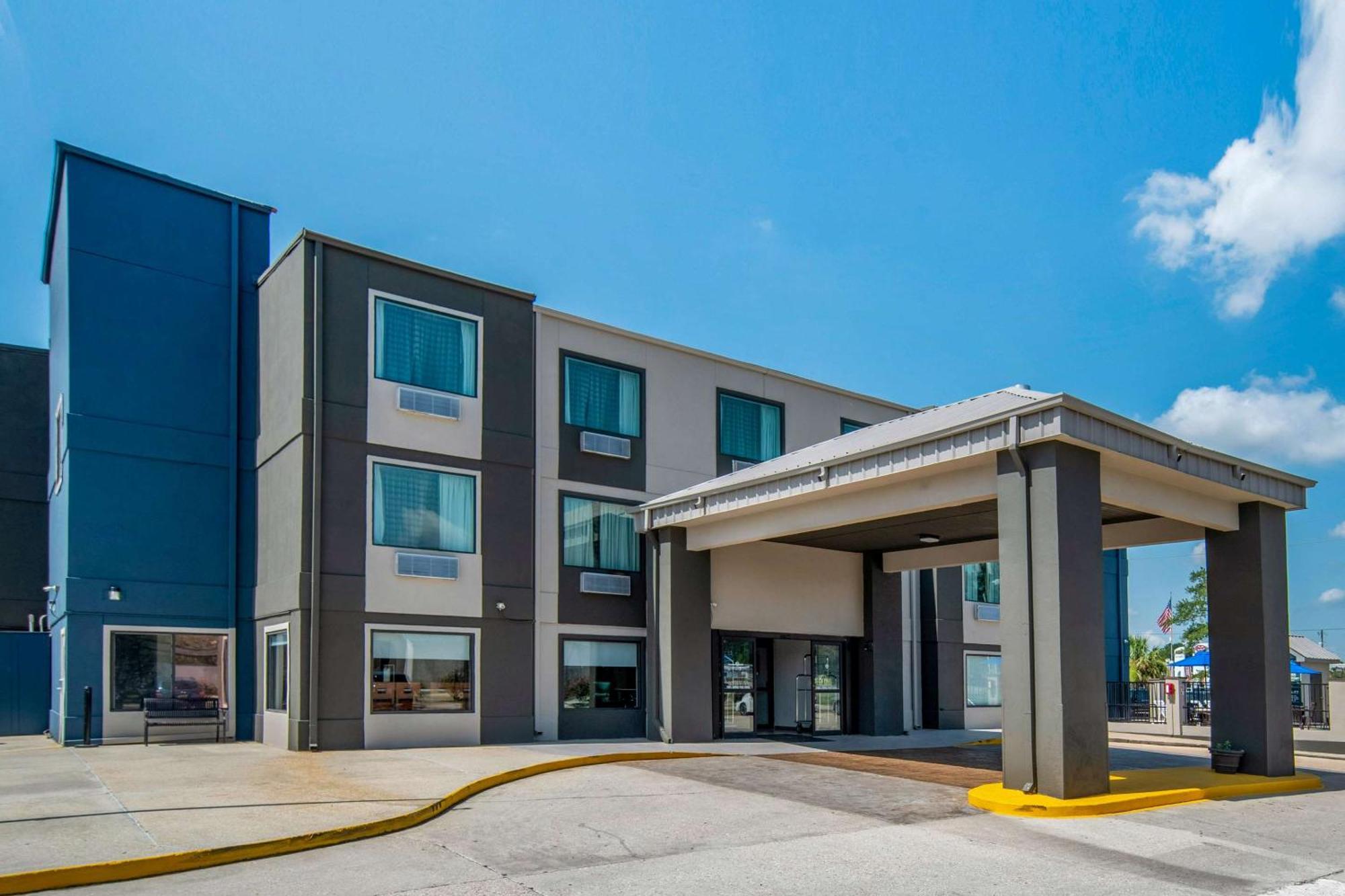 Quality Suites Baton Rouge East - Denham Springs Bagian luar foto